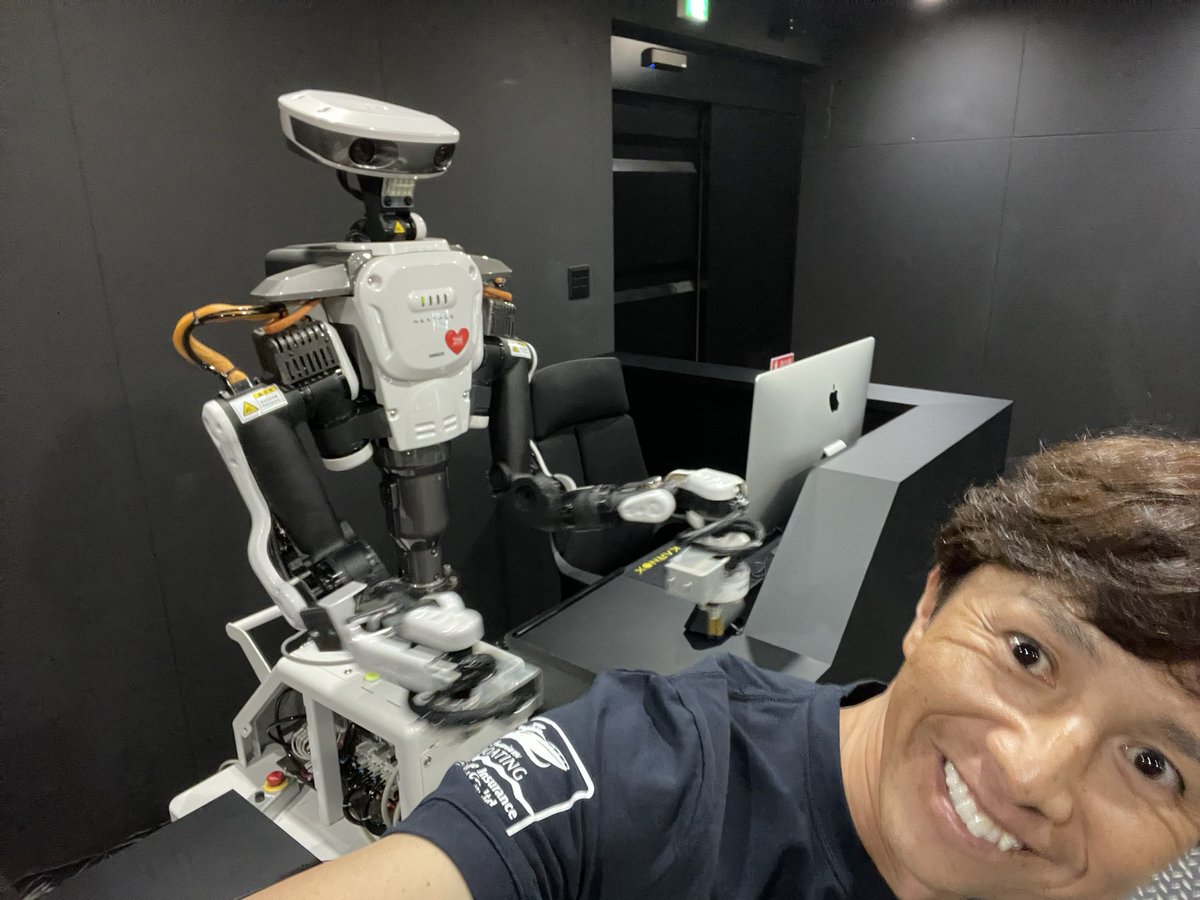 akiraitami's tweet photo. ずっとお世話になっている企業様が、和泉市に秘密基地みたいな施設を来月オープン予定😀
社長さん自らご案内くださいましたが、自由な発想に、ついて行けない〜😆理系の勉強をしなくては!
しかし、完成したら面白いお仕事を、ご一緒させて頂けそう〜😆
#秘密基地
#USEYA
#UAI
#和泉市
#伊丹章 https://t.co/FgHngZAQBF
