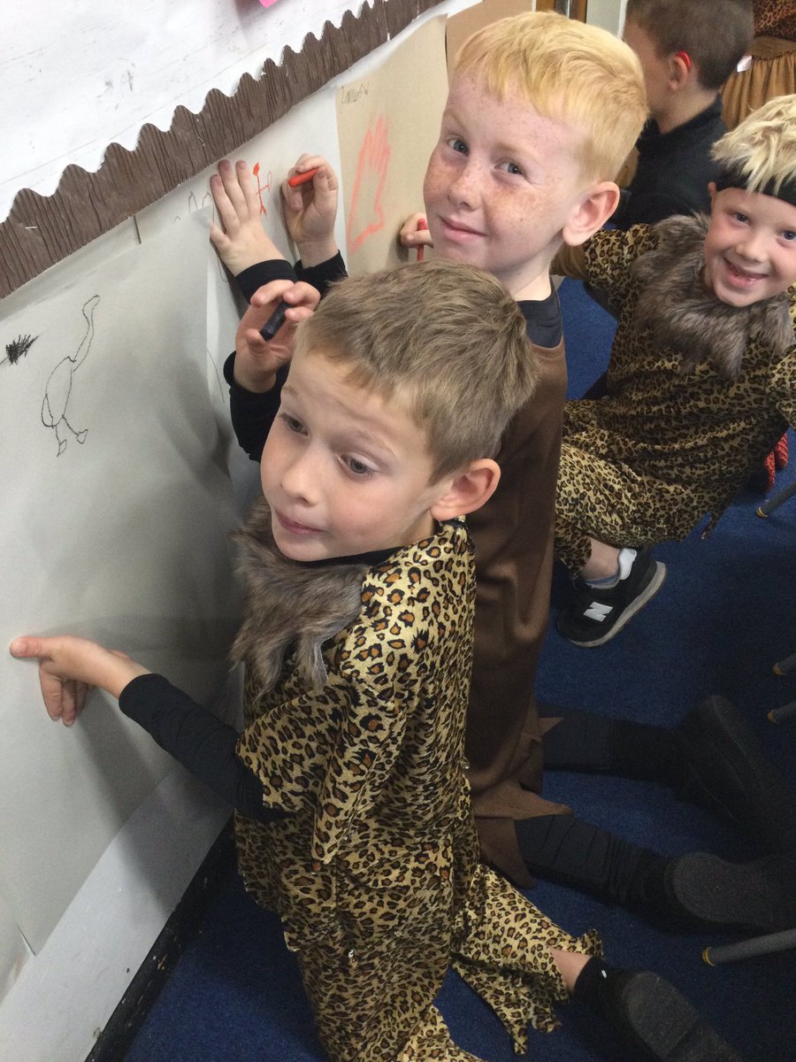 CCCRPrimary's tweet image. Year 3 are cave painting as part of their Born in the Stone Age Day #challengeweek