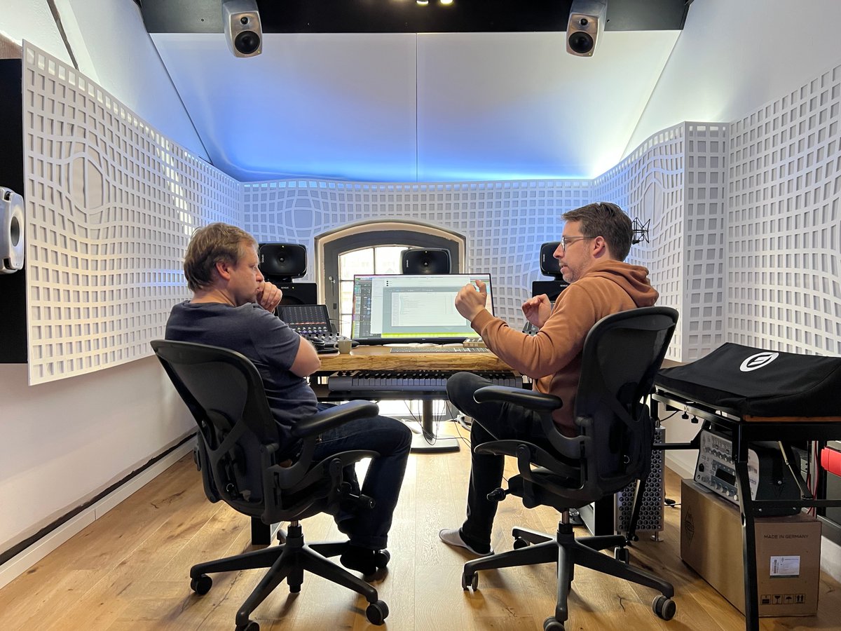 rt_fm's tweet image. Musik in einer neuen Dimension erleben: in ausgewählten Tonstudios veranstalten wir regelmäßig Dolby Atmos Workshops &amp;amp; Listening Sessions. 👂 Sprecht uns gerne an, wenn Ihr bei einer immersiven Mischung dabei sein und dem Toningenieur live über die Schulter schauen wollt.
📸 API