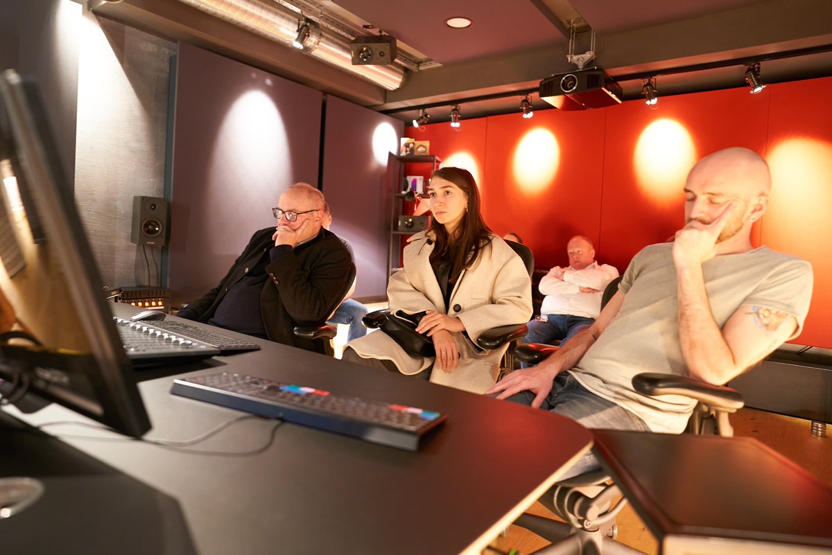 rt_fm's tweet image. Musik in einer neuen Dimension erleben: in ausgewählten Tonstudios veranstalten wir regelmäßig Dolby Atmos Workshops &amp;amp; Listening Sessions. 👂 Sprecht uns gerne an, wenn Ihr bei einer immersiven Mischung dabei sein und dem Toningenieur live über die Schulter schauen wollt.
📸 API