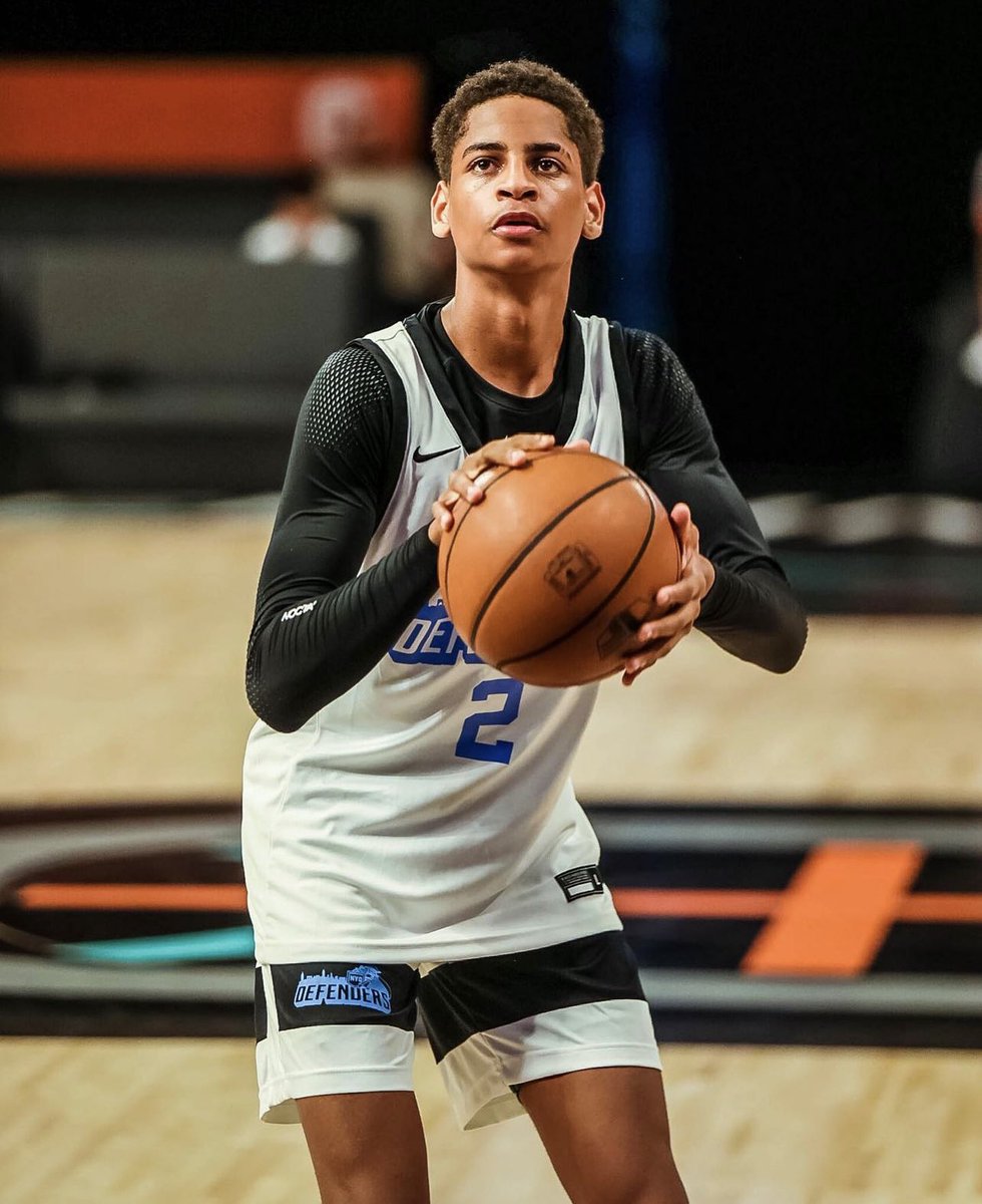 BigKnickEnergy_'s tweet image. Kiyan Anthony is officially the #1 ranked shooting guard in the country for the class of 2025 👑