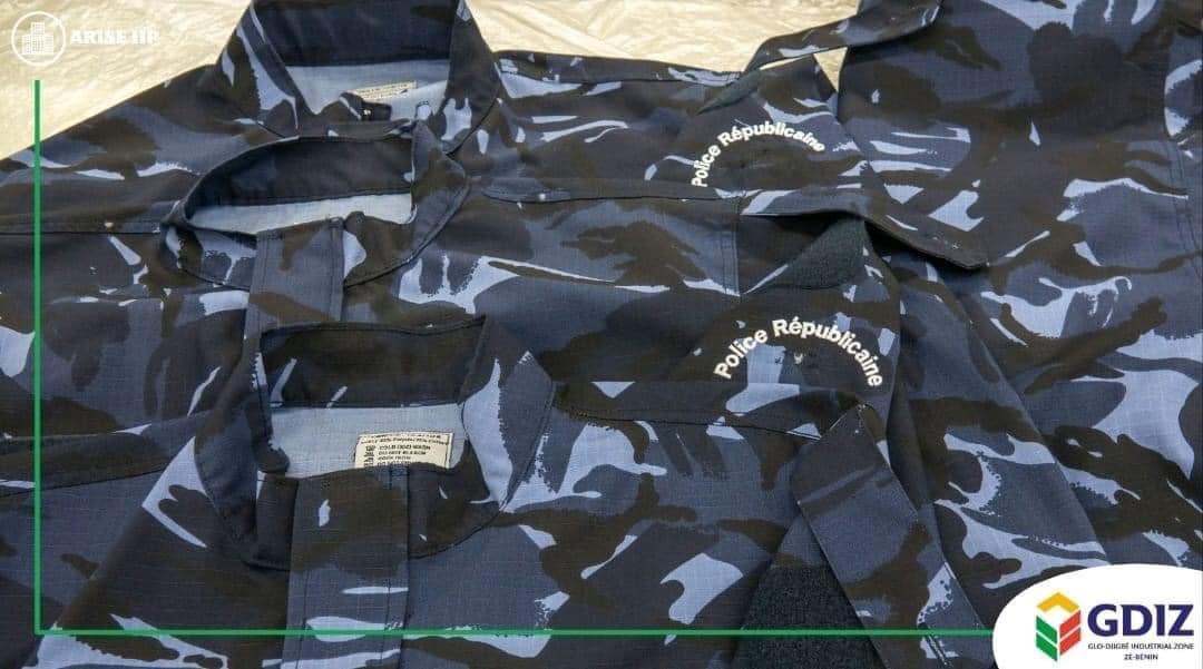 [#MadeInBenin] Tous les uniformes des forces armées du Bénin seront désormais 100% Made In Benin 🇧🇯.
Une première dizaine de milliers d’uniformes viennent d’être livrés 👮‍♂.

#GDIZ #MadeInBenin #BéninRévélé #FiertéNationale #TT229 #Benin