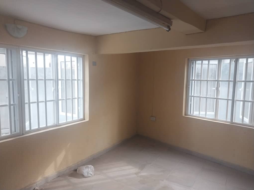 topeedward's tweet photo. Rent Slash!!!
TO LET: THREE (3)  BEDROOM FLAT

FEATURES
- Newly Renovated
- Spacious Room 
- Kitchen Cabinet
- Modern Toilet
- Wardrobe
- Borehole Water
 📍 Elewura, Challenge, Ibadan
Rent: N 400,000 p.a
Contact Tope Edward Realty Co Ltd on 08075579265, 09029063331 for inspection https://t.co/gjtDNUao2W
