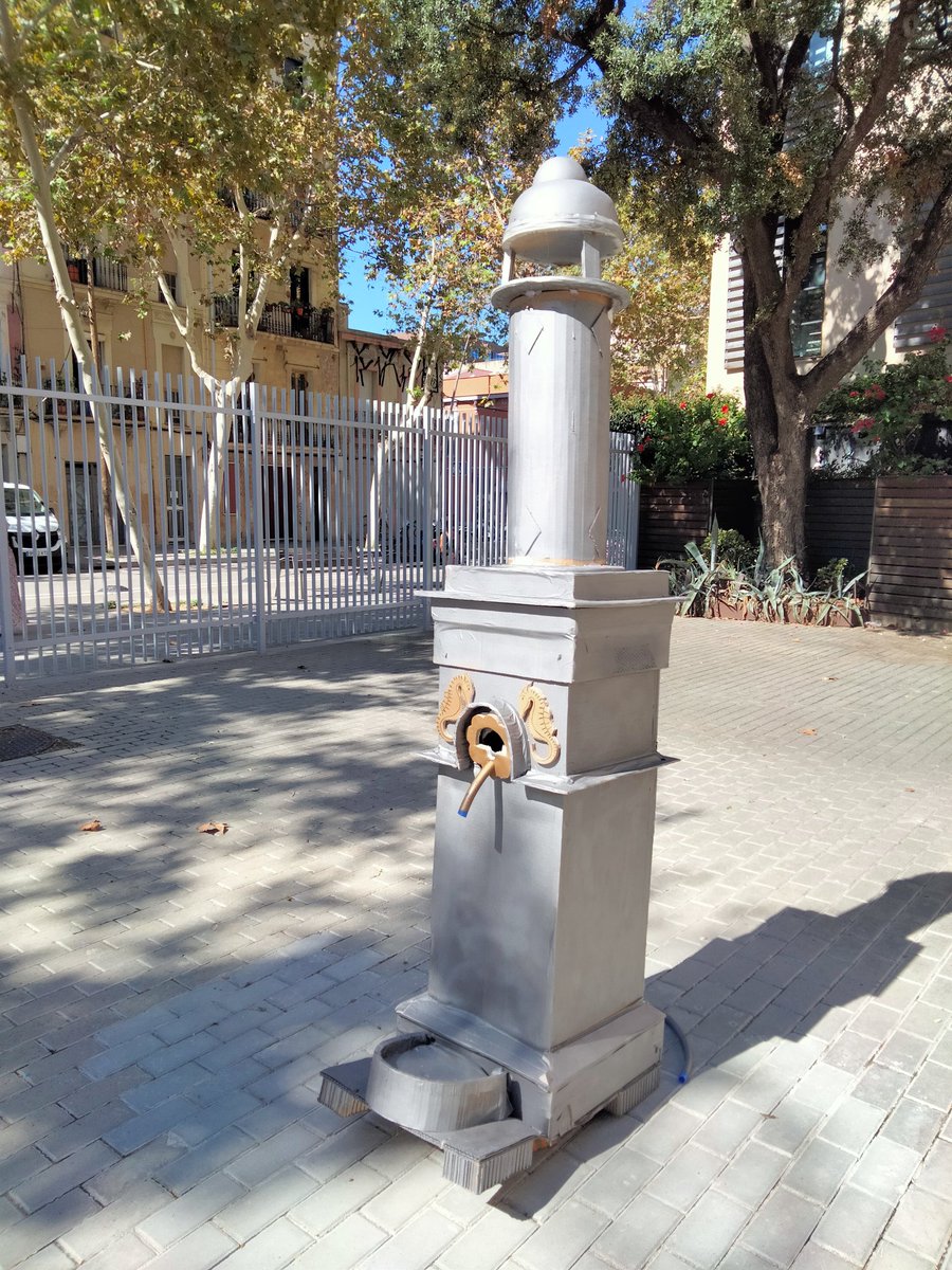Vazq23isa's tweet photo. L'Ajuntament no torna la font a la Plaça. Les veïnes la posem #avalllatanca @david_escude @Bcn_SantMarti @bcn_ajuntament https://t.co/pDokcFz5m8