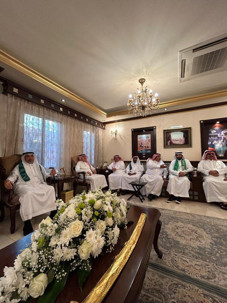 wahhnews's tweet photo. ⭕️
امتدادًا لترسيخ قيم الولاء وحُب الوطن... 🇸🇦
أسرة المخايطة في محافظة #الأحساء  تحتفل بـ #اليوم_الوطني_السعودي_93 https://t.co/3cQS4o7xmG