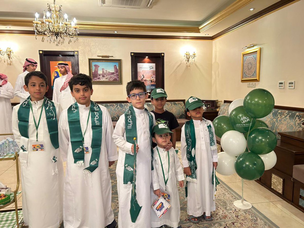 wahhnews's tweet photo. ⭕️
امتدادًا لترسيخ قيم الولاء وحُب الوطن... 🇸🇦
أسرة المخايطة في محافظة #الأحساء  تحتفل بـ #اليوم_الوطني_السعودي_93 https://t.co/3cQS4o7xmG