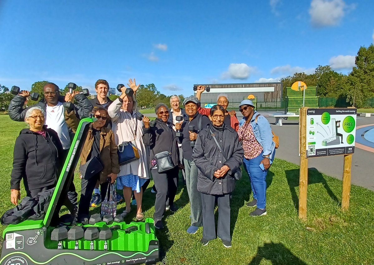 CCT Walkers with George <a href="/swingfitness1/">Swing</a> Montrose Park learning how to use the FREE  Swing Box