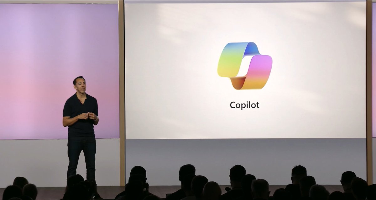 Své #AI představil <a href="/Microsoft/">Microsoft</a> a ukázal konkurentům záda - #Copilot integrovaný do <a href="/Windows/">Windows</a> i všech nejpoužívanějších aplikací. Zdarma již příští týden na všech PC.
Shrnul jsem všechny #ArtificialInteligence novinky z včerejšího keynote, odkaz ve 🧵a díky předem za sdílení.