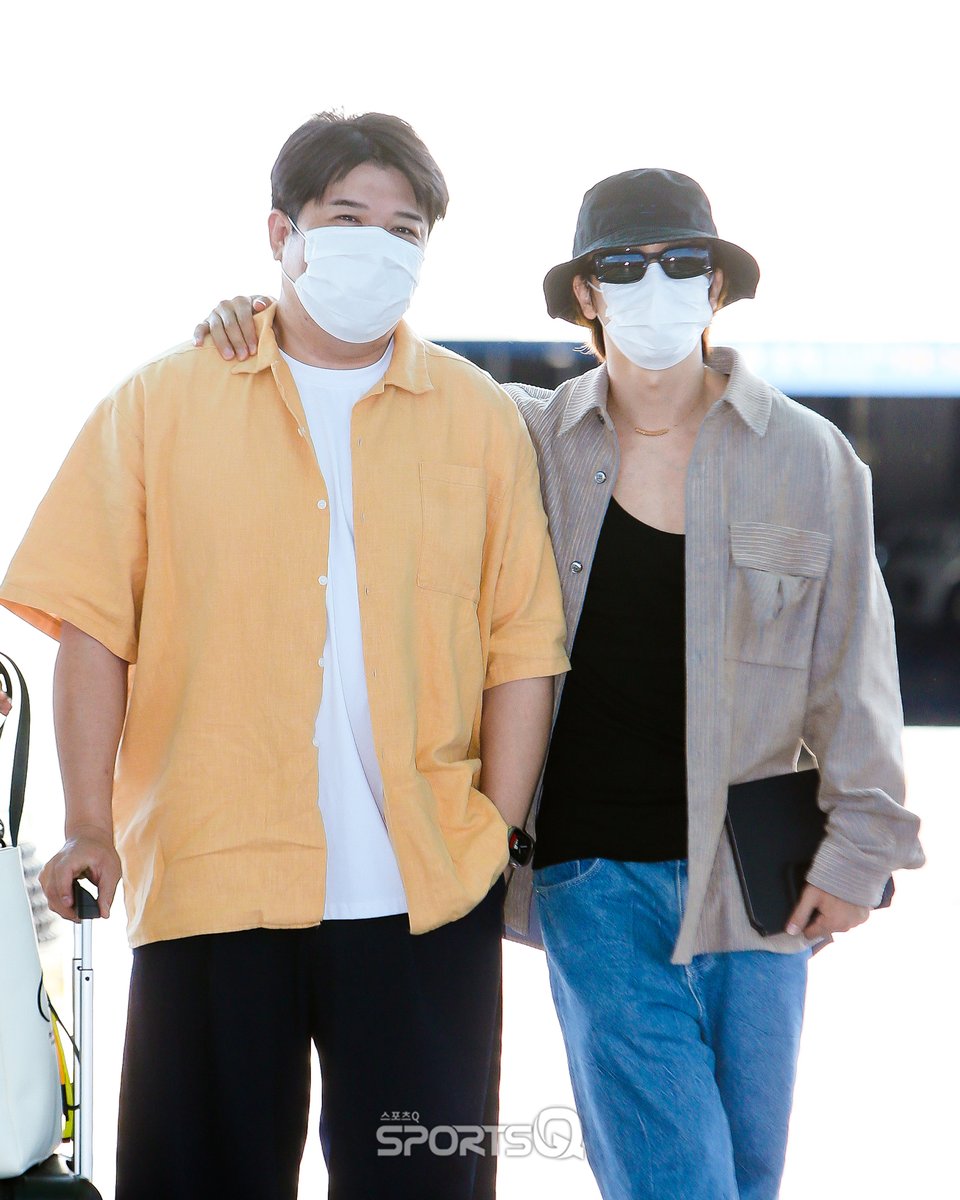 [#포토Q] 230922 슈퍼주니어 신동-동해 출국

📌sportsq.co.kr/news/articleVi…

#신동 #SHINDONG #동해 #DONGHAE
#슈퍼주니어 #superjunior
#SMTOWN_LIVE_2023_JAKARTA #SMTOWNJAKARTA2023