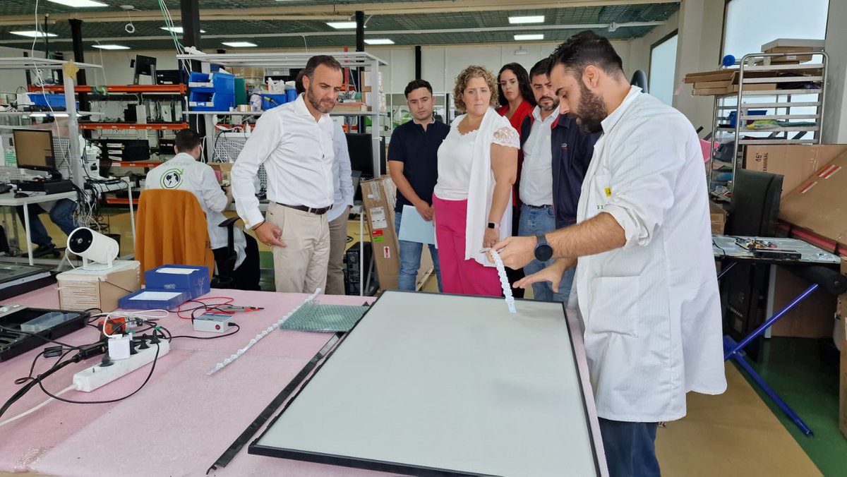 El enfoque #ESG es clave en los proyectos de Éxxita.  Ayer renovamos junto a la alcaldesa del <a href="/AytoBollullosM/">Ayto. Bollullos de la Mitación</a>, <a href="/clarilym_m/">Clara Monrobé</a>, y parte de su equipo de Gobierno, el compromiso de Éxxita con su 'impacto' #local, la empleabilidad y desarrollo sostenible de este municipio. #Seguimos