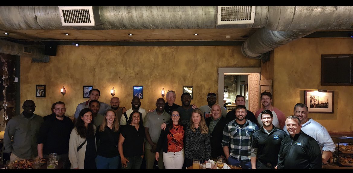 Bmartinsports's tweet photo. Great meet & greet event with @nflalumni @ivyrehab @R_Oben @B_Oates65 @Giants #StrategicPartnership #PT #Wellness #InjurySolutions #NFLAA #OneIvy 🍃 https://t.co/xIkRmVl5Rl