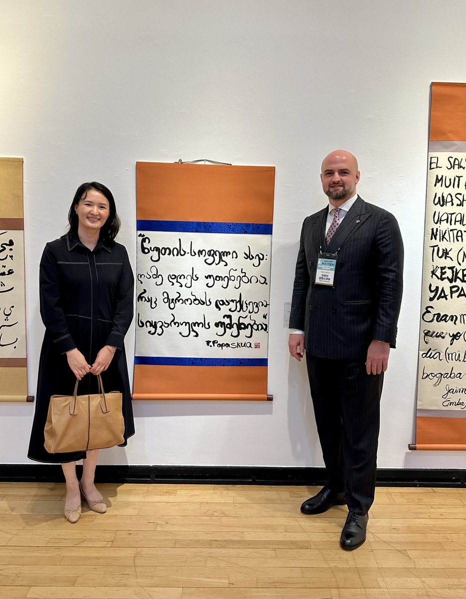 tarashpapaskua's tweet image. Delighted to attend the opening ceremony of the 14th #World #calligraphy #biennale in #Jeonju together with fellow ambassadors in 🇰🇷
Thank you to organizers for also inviting Ambassadors to exhibit our own calligraphy works. Quite happy with my own work in 🇬🇪 🖊️ 🇰🇷