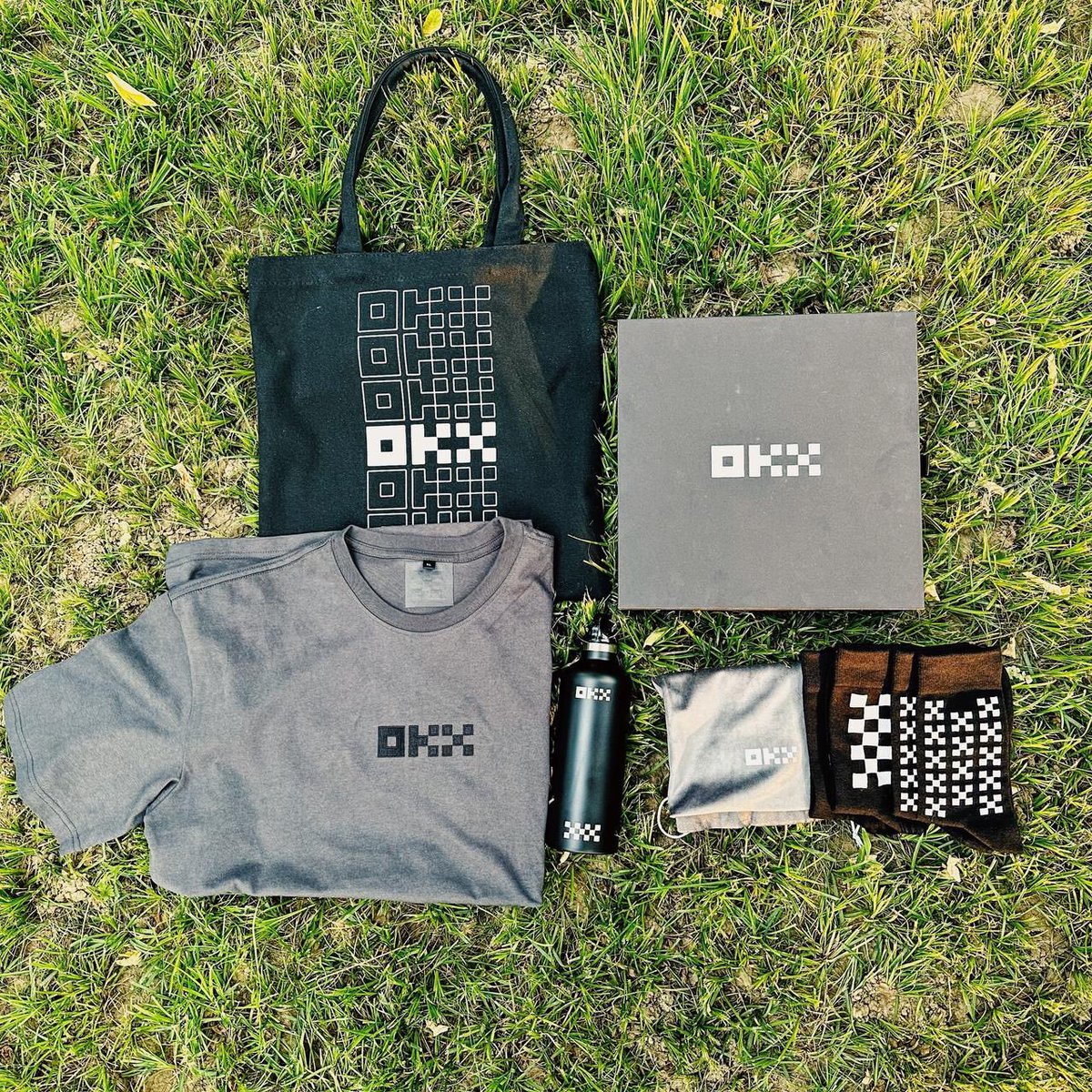 🌕中秋团聚，有 #OKX 更可喜可乐~OK有心了，以后和Web3 群友面基就穿币圈第一潮牌OKX T恤，一起喝OK可乐！

🎁抽一套OKX周边礼盒空投到家

1️⃣关注 <a href="/okxchinese/">OKX中文</a> <a href="/LennixOKX/">Lennix Lai</a> <a href="/Love3fts/">梦鱼.lem</a> 
2️⃣点赞转发评论