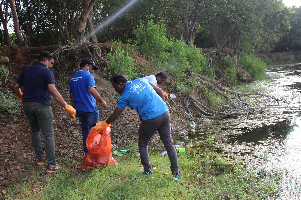 Thuvakkam's tweet photo. Pond and lakes are the prime source of ground water, @Thuvakkam thank the 50+ @FordIndia employees who took time out in strengthening the kumizhi pond cleanup project on their Global Caring Month.

Looking forward to creating more impact in restoring our lakes and ponds. https://t.co/HJjQXAmZSi