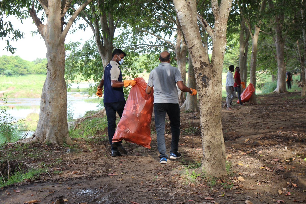 Thuvakkam's tweet photo. Pond and lakes are the prime source of ground water, @Thuvakkam thank the 50+ @FordIndia employees who took time out in strengthening the kumizhi pond cleanup project on their Global Caring Month.

Looking forward to creating more impact in restoring our lakes and ponds. https://t.co/HJjQXAmZSi