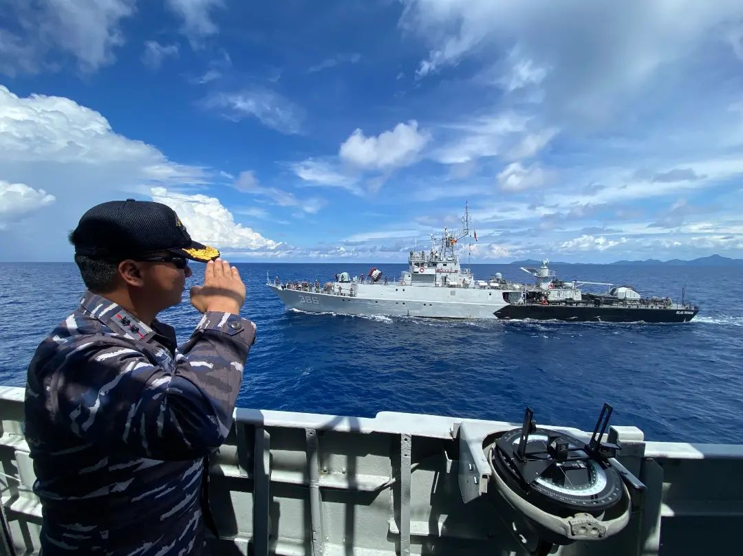 21/9/2023

Indonesian Navy #TNIAL Parchim-class corvettes, KRI Sutedi Senoputra (378) and KRI Silas Papare (386), in North Natuna Sea

#ForwardPresence

📸1st Fleet Command