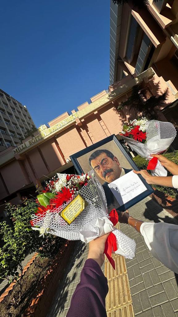 <a href="/acetmehmettw/">Mehmet Acet</a> <a href="/ulketv/">ÜLKE TV</a> <a href="/Yusuf__Tekin/">Yusuf Tekin</a> <a href="/zafersahin06/">Zafer Şahin</a> <a href="/Mustafaemrpala/">Mustafa Pala</a> Dün Sayın Bakanımıza mülakatların kaldırılması için çiçek ve tablo sürprizi yaptık. Yayında bahseder misiniz teşekkürler. #ErdoğandanMülakatSözü