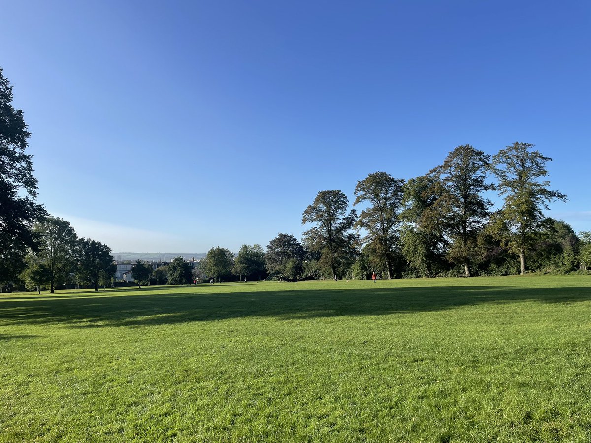 TheArdagh's tweet photo. Glorious morning over @FOHC_Bristol with #notacloudinthesky #ThursdayThursday after the heavy rain ☔️ 🌧️ over the last few days, lots of people out enjoying the common, a walk & some fresh air - beautiful views across #Bristol https://t.co/1tVfKh25mR