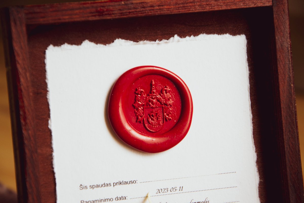 Wax seal with the Dumbliauskas family coat of arms. I am very happy that I could share this wonderful work with you!🔵📷#CoatOfArms #Heraldry #SignatureStamp #Antspaudas #Antspaudukai #Stamping #VaskinisSpaudas #VaskinisAntspaudas #Sealing #WaxSeal #WaxStamp #FamilyStamp
📷