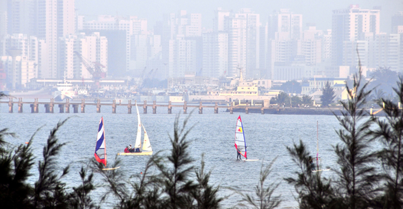 explorehainan's tweet photo. Head down to Haikou’s West Coast where you will find everything you need for a sailboarding adventure - equipment rentals, lessons, wind and waves! This is where China’s national sailboarding team trains, so you know it’s got to be an epic sailboarding spot!
#Sailboarding https://t.co/hRsDoV3Sn1