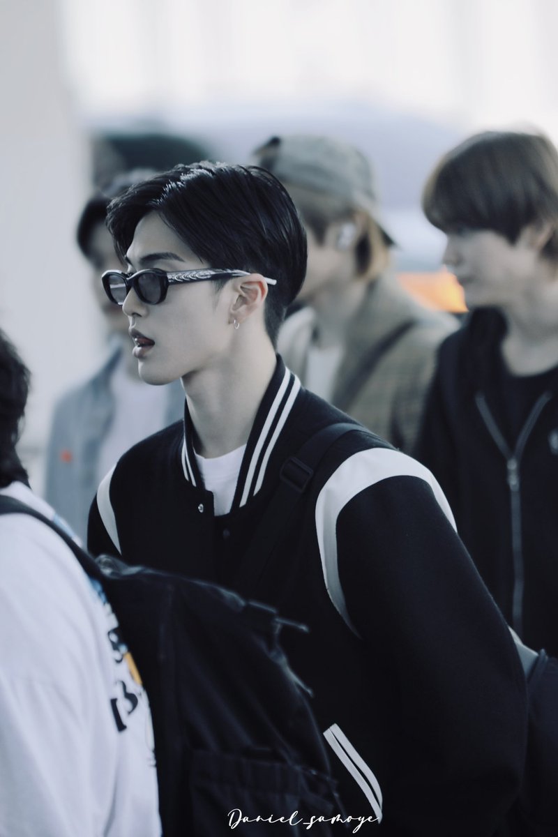Daniel_samoye's tweet photo. 230922 승한 슴콘 ICN출발 

🕶️

#승한 #SEUNGHAN #라이즈 #RIIZE https://t.co/Ev0TW6ueHs