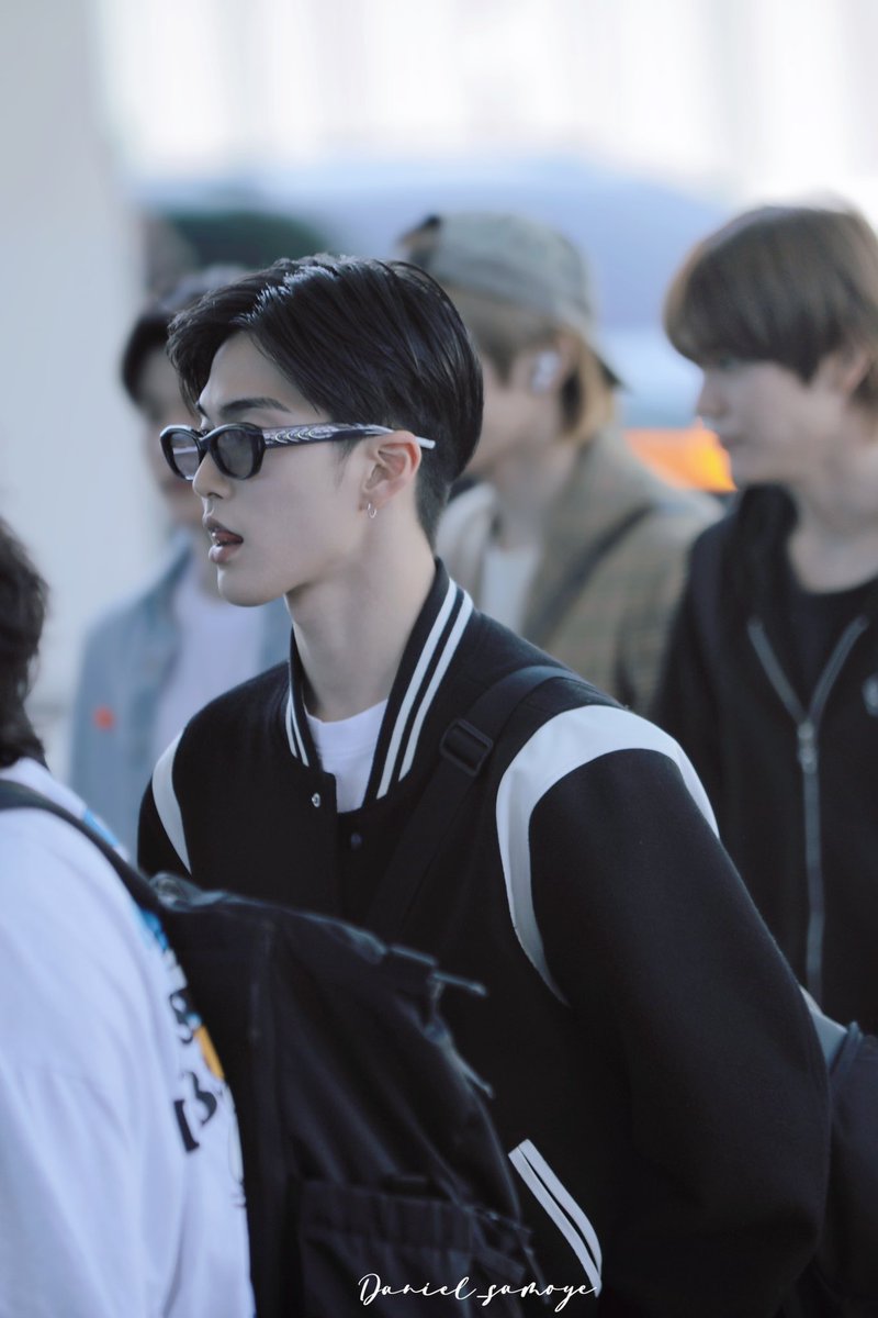 Daniel_samoye's tweet photo. 230922 승한 슴콘 ICN출발 

🕶️

#승한 #SEUNGHAN #라이즈 #RIIZE https://t.co/Ev0TW6ueHs