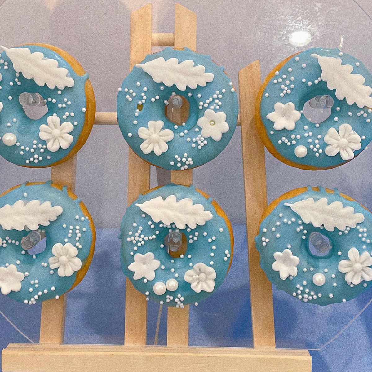 bethy39244902's tweet photo. 💙Paradise for both dessert lovers and bluevibe fans!
#dessert #BlueVibe #dessertlover #delicacy https://t.co/n8rruAYypl