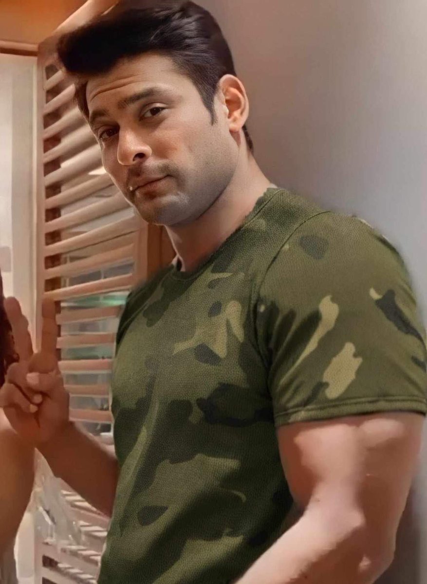 Bachoo " Mere friend keh upar line mat mar varna! Two minutes mein hai tere hai rainbow bana ga " #SidharthShukla  🤪🤣🤣
