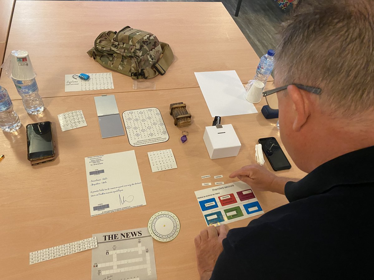 En📸le Serious Game d'<a href="/enedis/">Enedis</a>, un escape game numérique destiné aux agents, qui aborde les thèmes #santé et #sécurité au travail. 
Leur mission ? Sauver Ken Aidis grâce à des énigmes ludiques🔎

«C’est un format qui rend acteur de la #prevention et favorise l’implication»🎙️