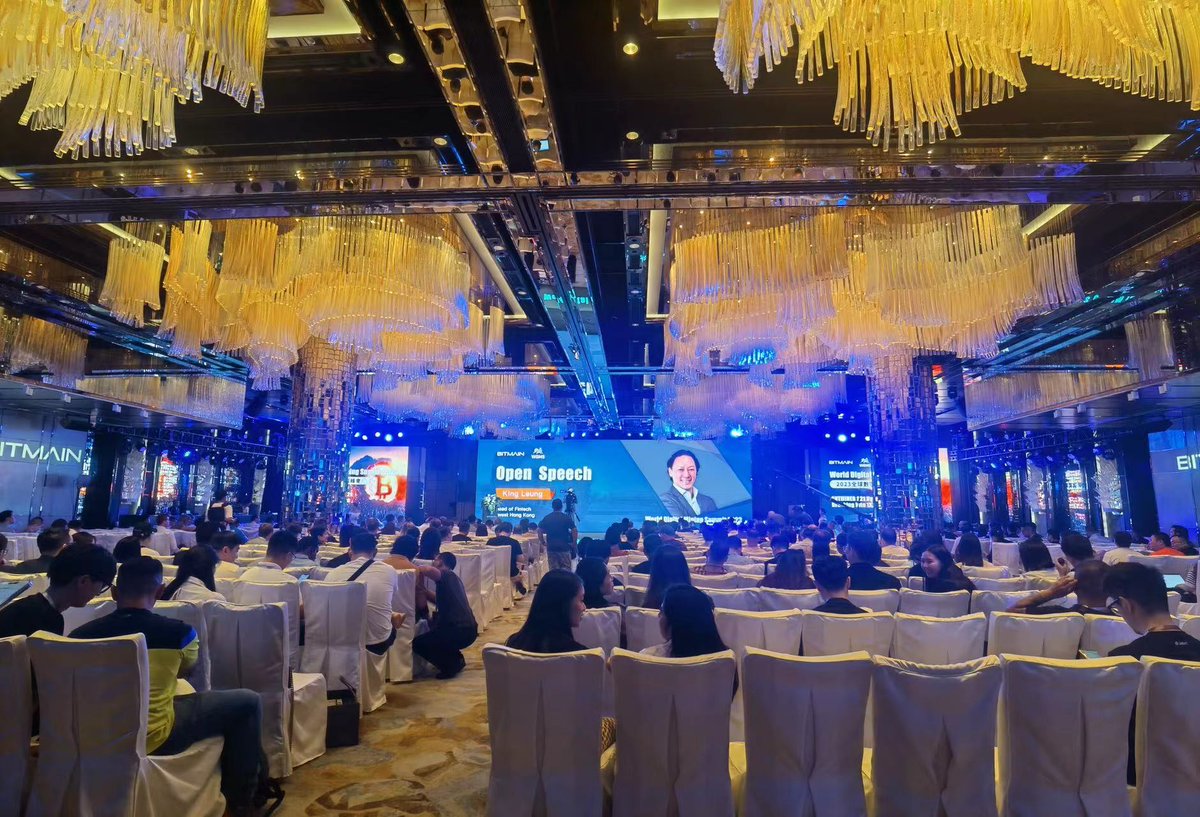 Sara_mining's tweet photo. ANTMINER S21 New machine released in hongkong.

#antminer #wdms2023 #mining #bitmainantminer #bitmain https://t.co/jamrzvwN1D