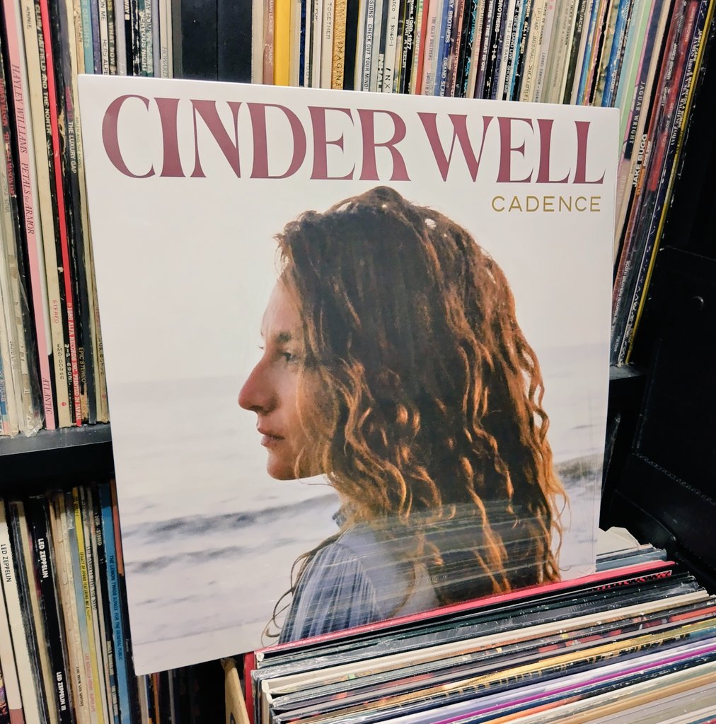 musicbargaffa's tweet photo. アメリカ出身でアイルランドへ移住したというアメリア・ベイカーによるソロ・プロジェクト、シンダー・ウェル🎵アイリッシュ・トラッド、ブリティッシュ・フォーク好きにはたまらないのですが、好きでない方にはオススメしません😅今夜もガッファは19時オープンです🍻
#cinderwell #アナログレコード https://t.co/FyqTaRGcrb