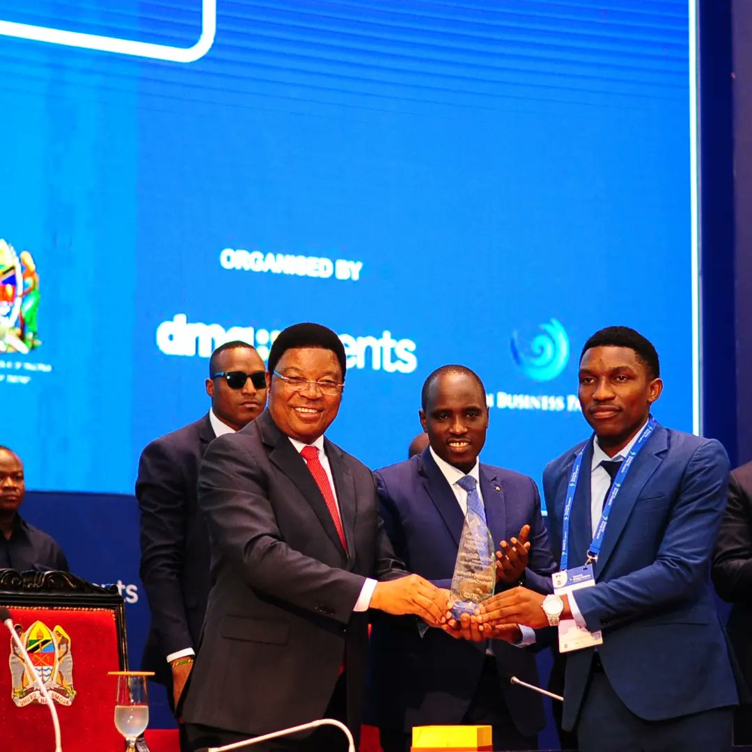 Honoured to receive the prize from the honorable Prime minister and  deputy prime minister and minister for energy in Tanzania 💥🇹🇿,as the winner of the University students energy congress poster winner 2023,I presented a nishatimix poster #energycongress #udsm #renewableenergy