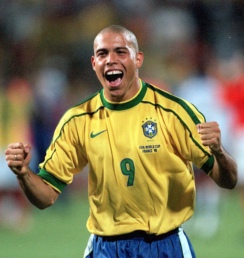 Footballtweet's tweet photo. He broke the world record transfer fee twice at the age of 21.

At the age of 23, he had already scored more than 200 goals for club and national team.

He was voted best FIFA player of the year three times and twice Ballon d'Or winner.

Happy birthday, Ronaldo. ❤🇧🇷 https://t.co/cjp101tBMS