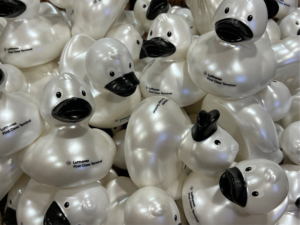 Good Morning from Frankfurt! Our beautiful Penelope is back waiting to welcome our First Class Passenger and HON :) Wishing everybody a happy friday and good start into the weekend!