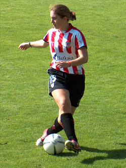 OrgulloATH1's tweet photo. 🗓 EFEMÉRIDE 🔴⚪️
🗣️ #TalDiaComoHoy en 2004 MARCABA SU ÚLTIMO GOL OFICIAL con el #AthleticClubFem la exjugadora 
@irantzujma.
👉Frente al Lagunak en Lezama (7-0) en la J2 temporada 04-05.
-4 TEMPORADAS
-78 PARTIDOS
-4 GOLES
-3 TÍTULOS LIGA https://t.co/REcMKIMfPp