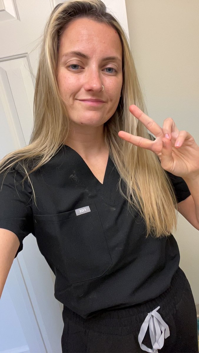 Jess_GoWithIt_'s tweet photo. The hardest, most rewarding thing I have ever done in my life. Halfway through my 1st semester of my dual masters ✌🏼🩺 https://t.co/wpOYqefoZ6