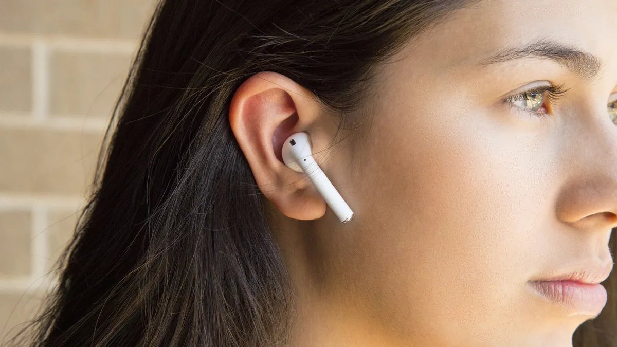 afrkml's tweet image. Menurut kalian, apa sih barang wajib yang HARUS dibawa pas konser, tp sering dilupakan?
Jawabanku selalu EARPLUG!
Terserah, mau bentukannya airpods, wireless headset, dll, pokoknya bisa dipake buat nyumbet telinga.
Why? Level kebisingan konser tuh 95–110 desibel!
Padahal batas…