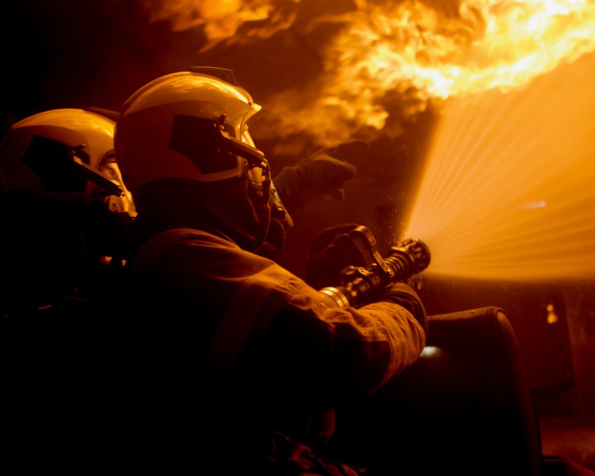 BRANDWEER ZUID-HOLLAND ZUID ZOEKT VRIJWILLIGERS! 🚒🧯🔥

Vol daadkracht ga je aan de slag tijdens een incident. Samen met je team sta je paraat. En dat 24/7. Samen gaan jullie voor veiligheid in de regio.

Word brandweervrijwilliger, meld je aan via gabijdebrandweer.nl