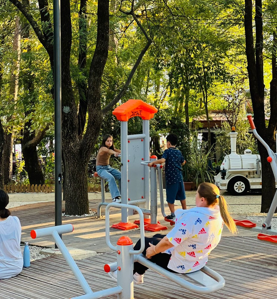 E premtja sportive në Parkun e Madh të Liqenit!🏋️🏋️🏋️

#sportlife 
#natyrë 
#parkuiliqenit 
#këndiiforcës
#activelife