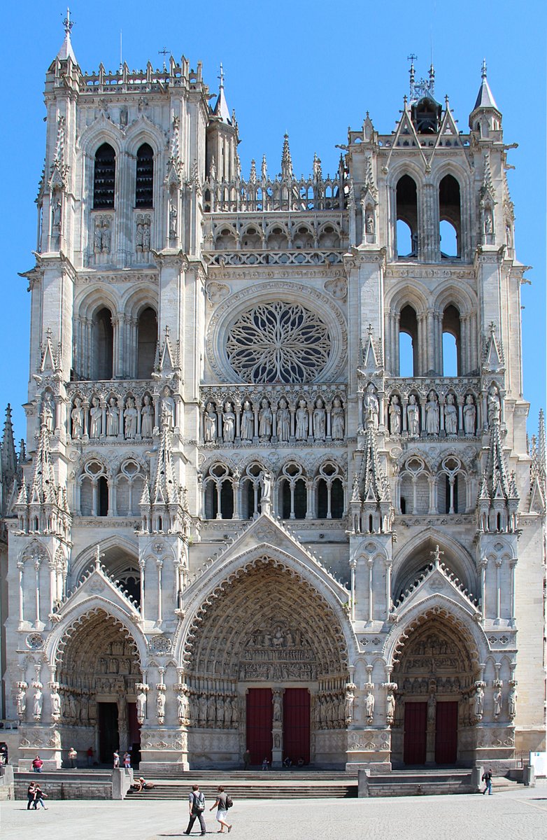 @arteviajero_com @CatedralCu @_zascandileando @ClmApit @ConcaToletum @clmenmadrid @sabersabores @CEFAPIT @ArchitecSpain @JCCavallero @JJuang3 Parece una Notre Dame o Amiens sin acabar 🥰😀