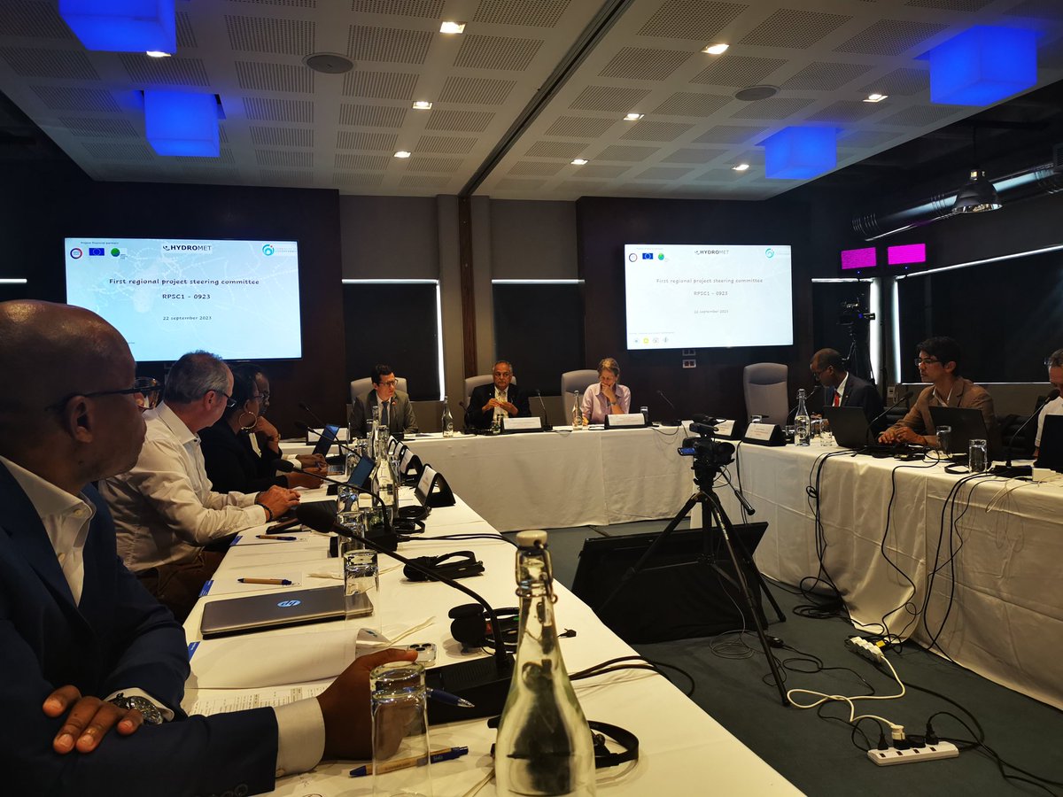 commission_coi's tweet image. 1er comité de pilotage #Hydromet, projet à haute valeur technologique #climat
➡️ Renforcer capacités prévision &amp;amp; planification services #Météo
🎯 Services climatiques améliorés pr prise décision &amp;amp; #résilience territoires
🤝🏽 @AFD_France @EU_Partnerships @theGCF @intraacpclimsa