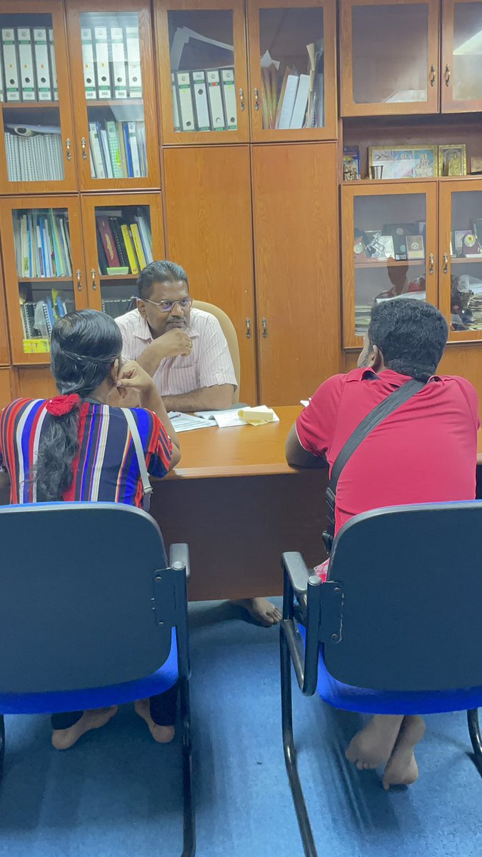 THSubra's tweet photo. 10pagi | 22 September 2023
Saya menjalankan tugas rutin di Pusat Khidmat  untuk membantu menyelesaikan pelbagai masalah rakyat yang mengunjungi Pusat Khidmat saya. 

#DrTHSubra
#N25DunBukitSelambau https://t.co/khl8G5uZvP