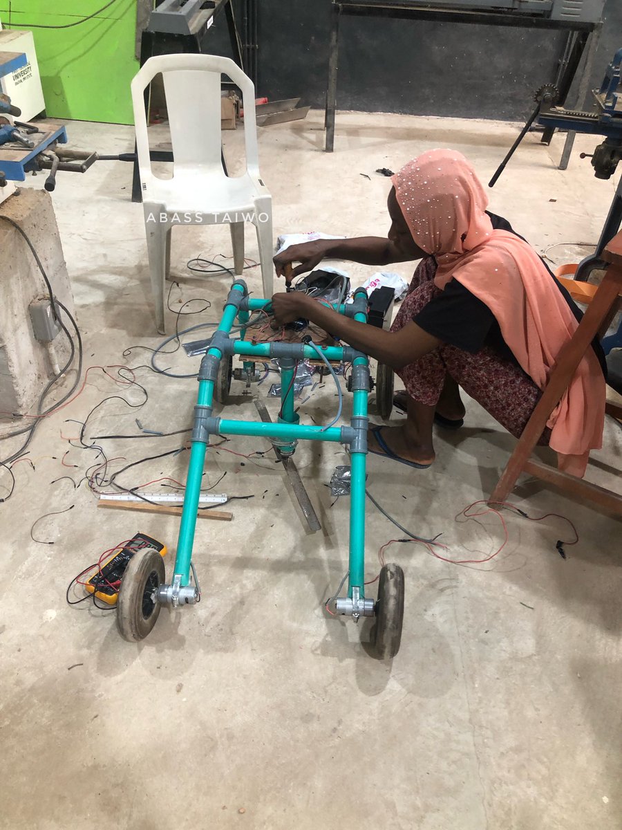 thesophiebrand's tweet image. Some people ask for the project, so this is the outcome.
My colleagues in Agriculture Engineering department build the lawn mower while I design and construct a remote control system to the lawn mower.
The remote control system uses a Bluetooth for communication.