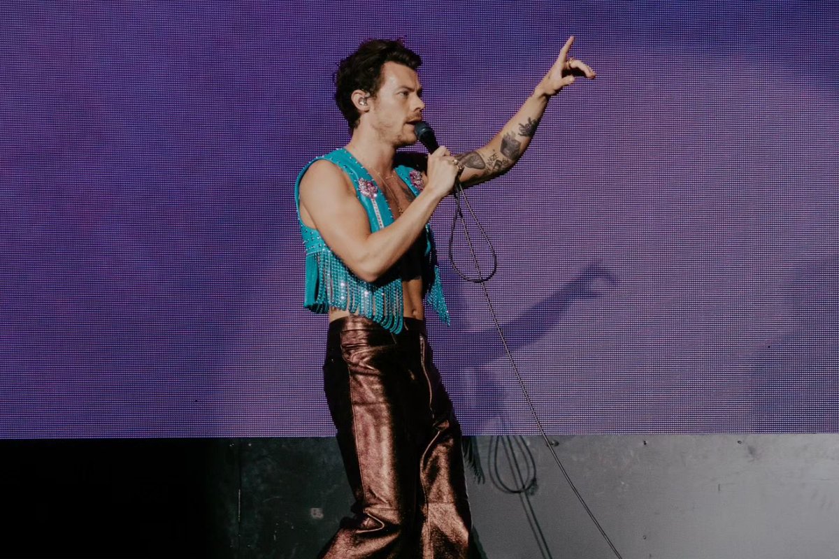 SpainStyless's tweet image. ¡Algunas fotos de Harry Styles en el Love On Tour de Barcelona!

via: jameslomaxphoto