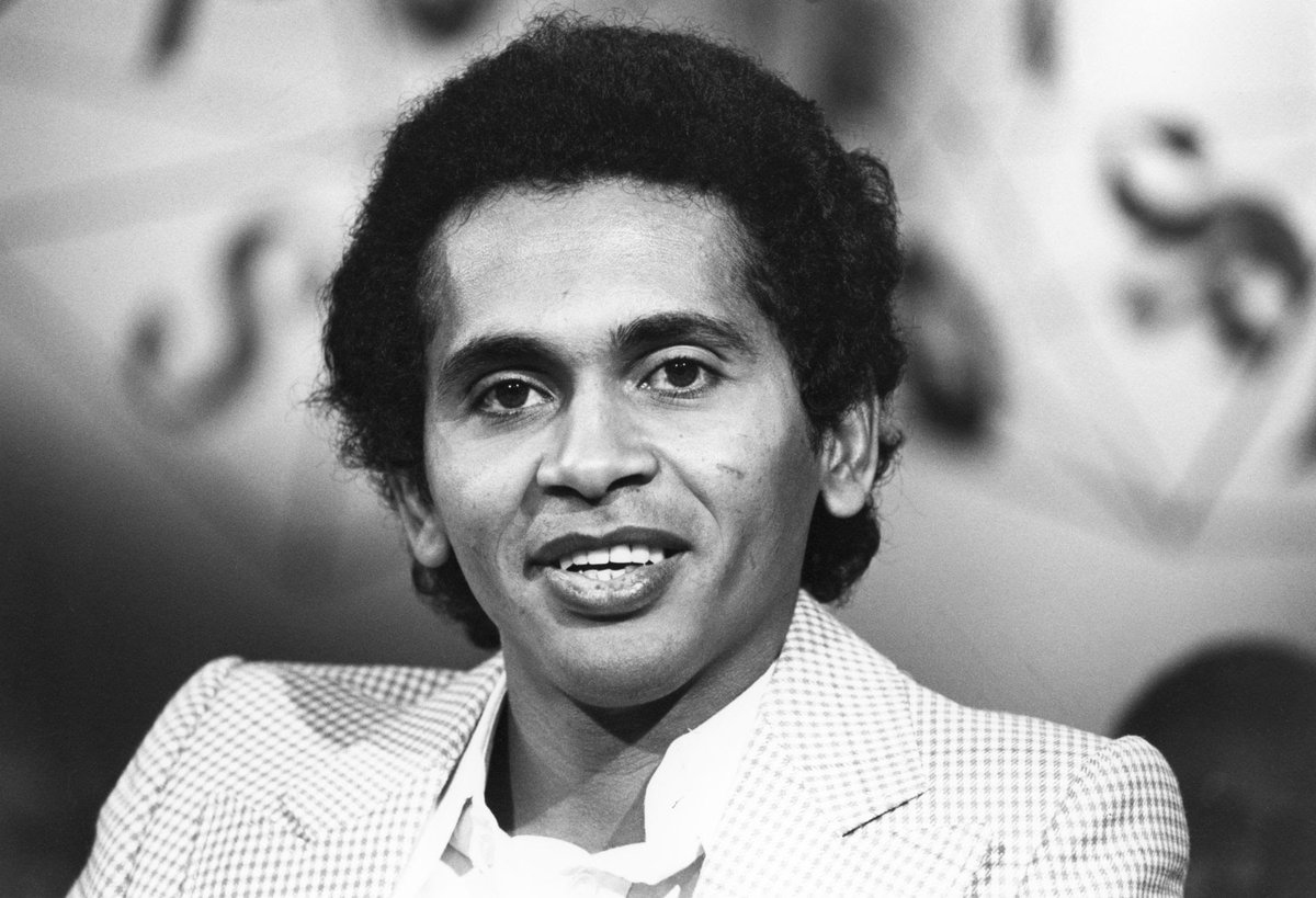 Williams Sassine : Un Homme aux multiples talents, de l'écologie tropicale à la satire littéraire

Né en 1944 à Kankan en Guinée, Williams Sassine était ingénieur en Ecologie tropicale et docteur en Mathématiques. Il a dû longtemps s'exiler, notamment en Mauritanie, où il a