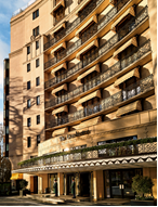 TheLTDA's tweet photo. Fancy breakfast from The Dorchester? 
They're serving takeaway breakfast in the hotel courtyard NOW until 10am to passing cabbies in celebration of The Grill by Tom Booton's new breakfast menu. Head down and meet Tom if you're in the area. #blackcab #londontaxi #freebreakfast https://t.co/GuzNu3b5Jc