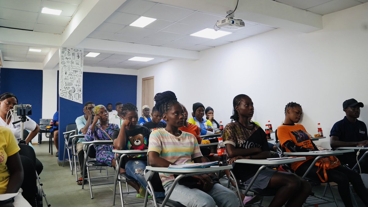 London Academy Business School tweet media