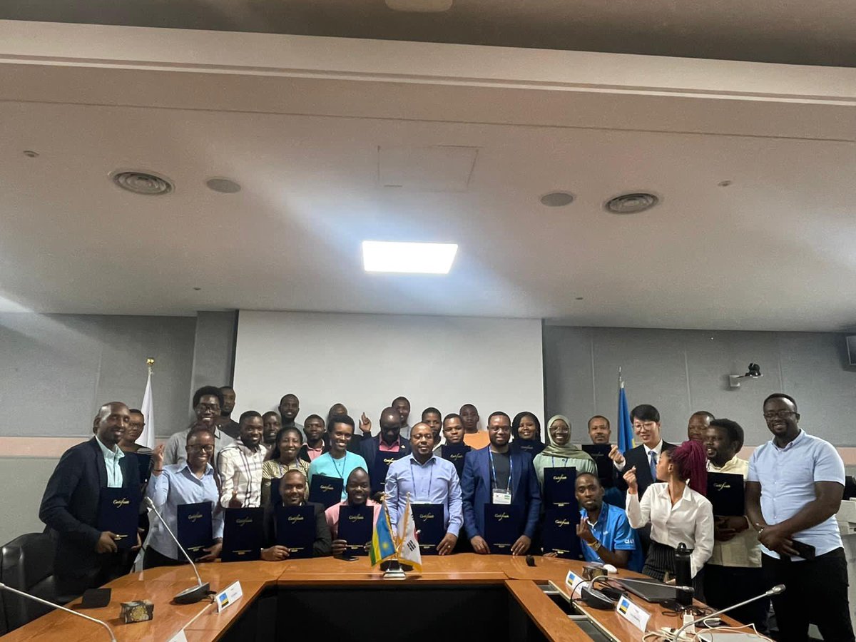 DavisMugira's tweet photo. Just completed an amazing software development @KoicaRwanda fellowship, connected with some phenomenal “Solution-oriented Instructors, and fellow engineers along the way.  I couldn't be more thankful for this incredible experience! https://t.co/7M57w0c7AS