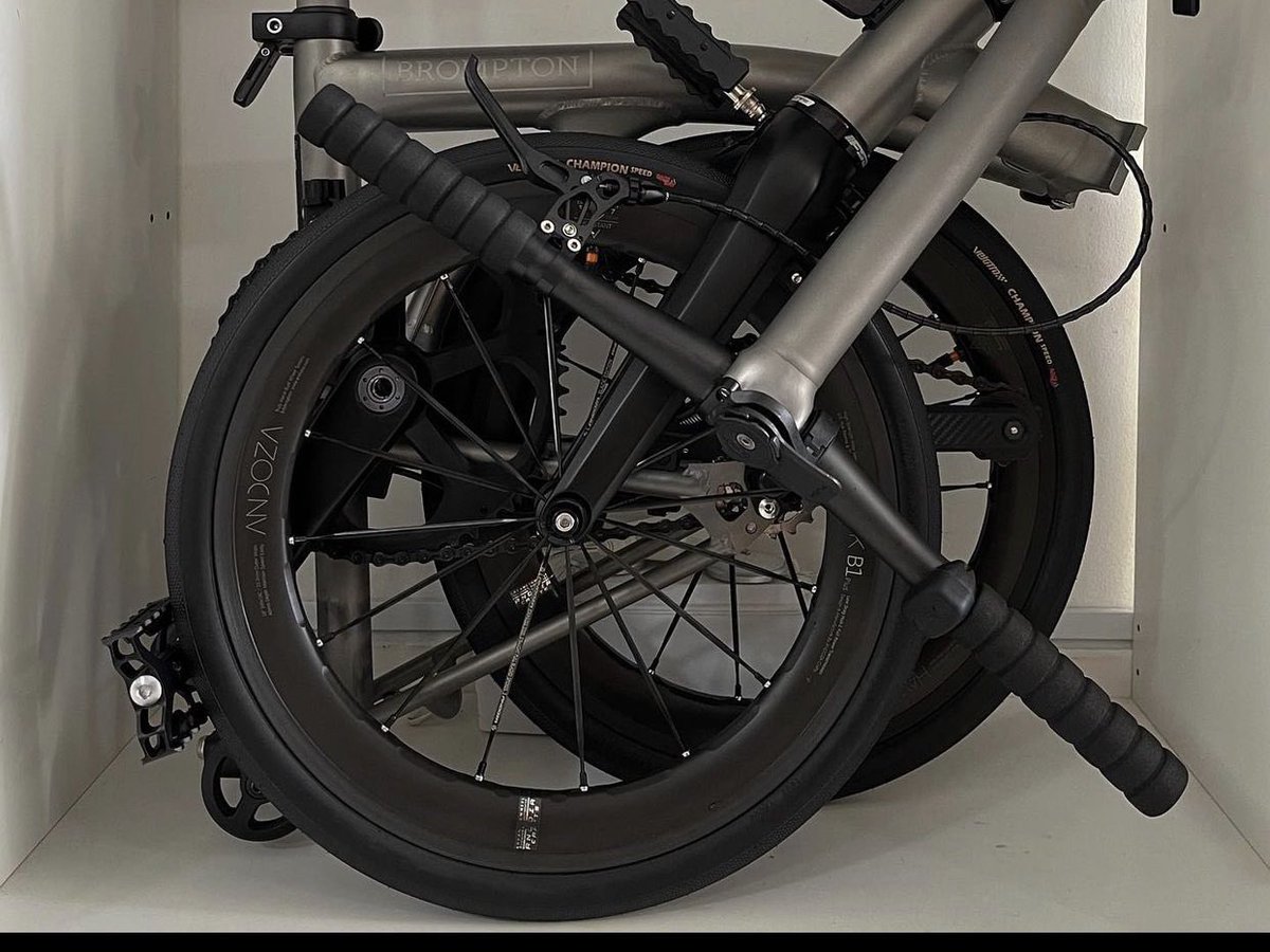 andozacrafts's tweet photo. Thank you for sharing the photos,  these photos show Design can make things better, and black can make things more mysterious and  attractive ,Customized Hawk B1plus Pro Black Edition with Matt carbonized black grey rims with advanced 3D milling tech, tubeless ready wheel system https://t.co/OcQP6SugEc
