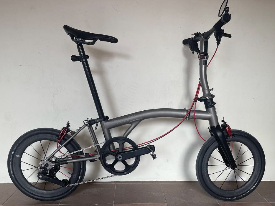 andozacrafts's tweet photo. Thank you for sharing the photos,  these photos show Design can make things better, and black can make things more mysterious and  attractive ,Customized Hawk B1plus Pro Black Edition with Matt carbonized black grey rims with advanced 3D milling tech, tubeless ready wheel system https://t.co/OcQP6SugEc